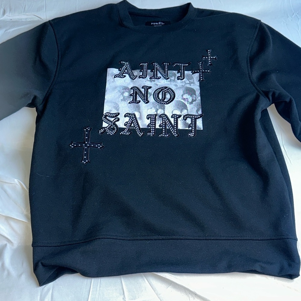 Rue21 Aint no Saint graphic tee Size M
